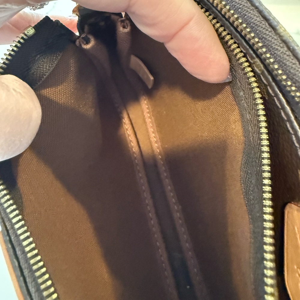 Louis Vuitton Monogram Crossbody with Pink Strap - Picture 12 of 13